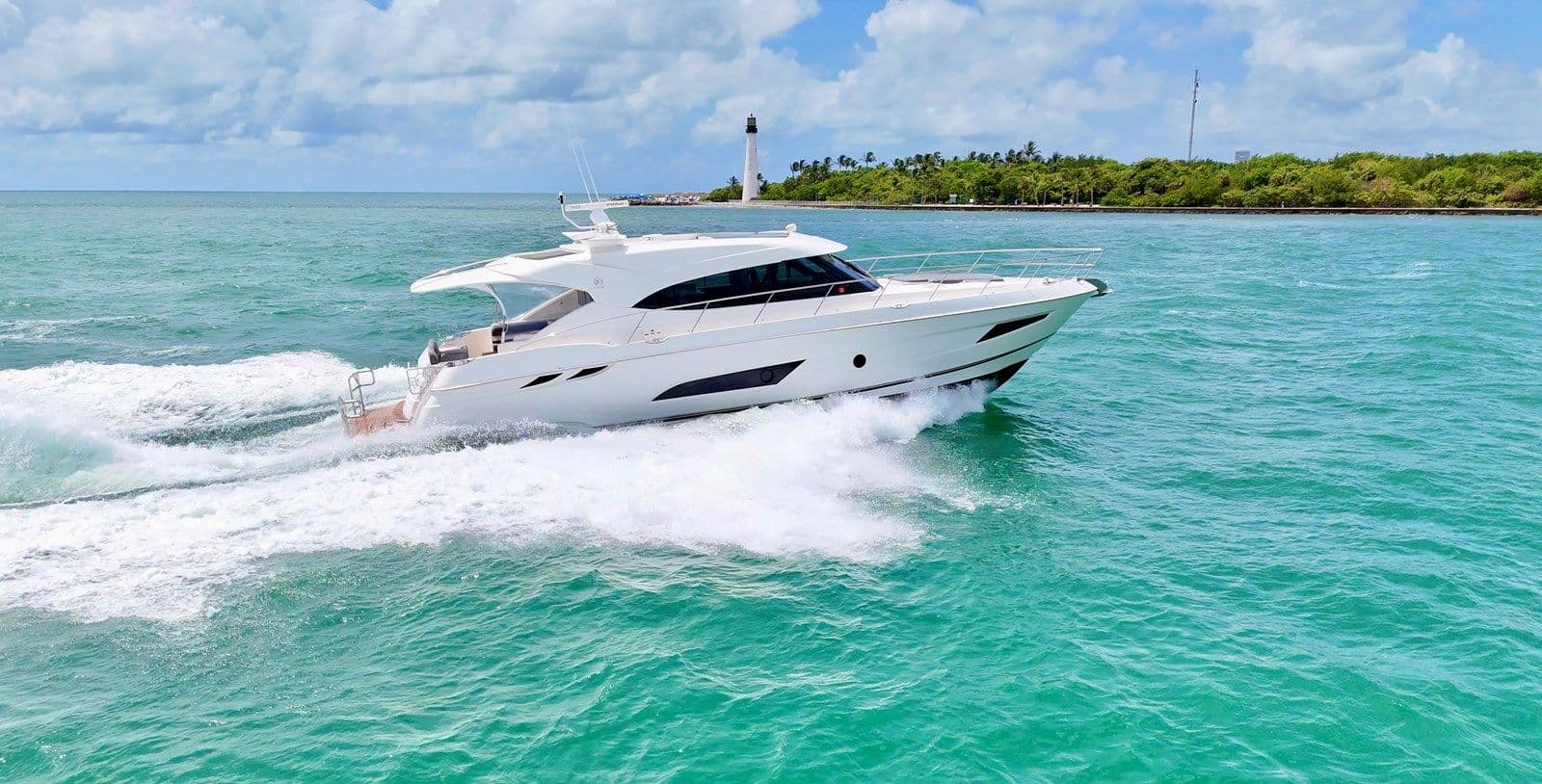 2019 Riviera 5400 Sport Yacht Sold in Miami, Florida Motor Yacht