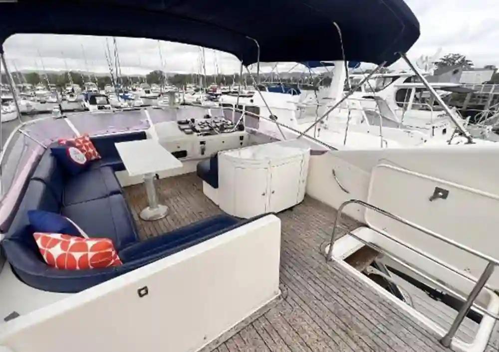 Uniesse Flybridge 48 zum Verkauf