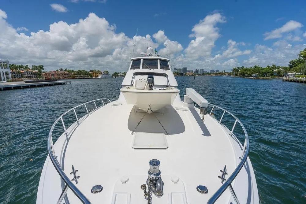 2005 Hatteras 60' Enclosed Bridge