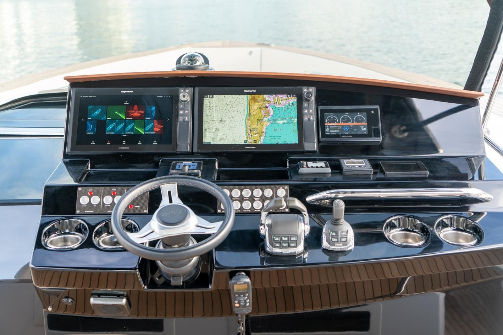 2019 Pardo Yachts P43 Sold in Miami, Florida Walk-around Boats 2