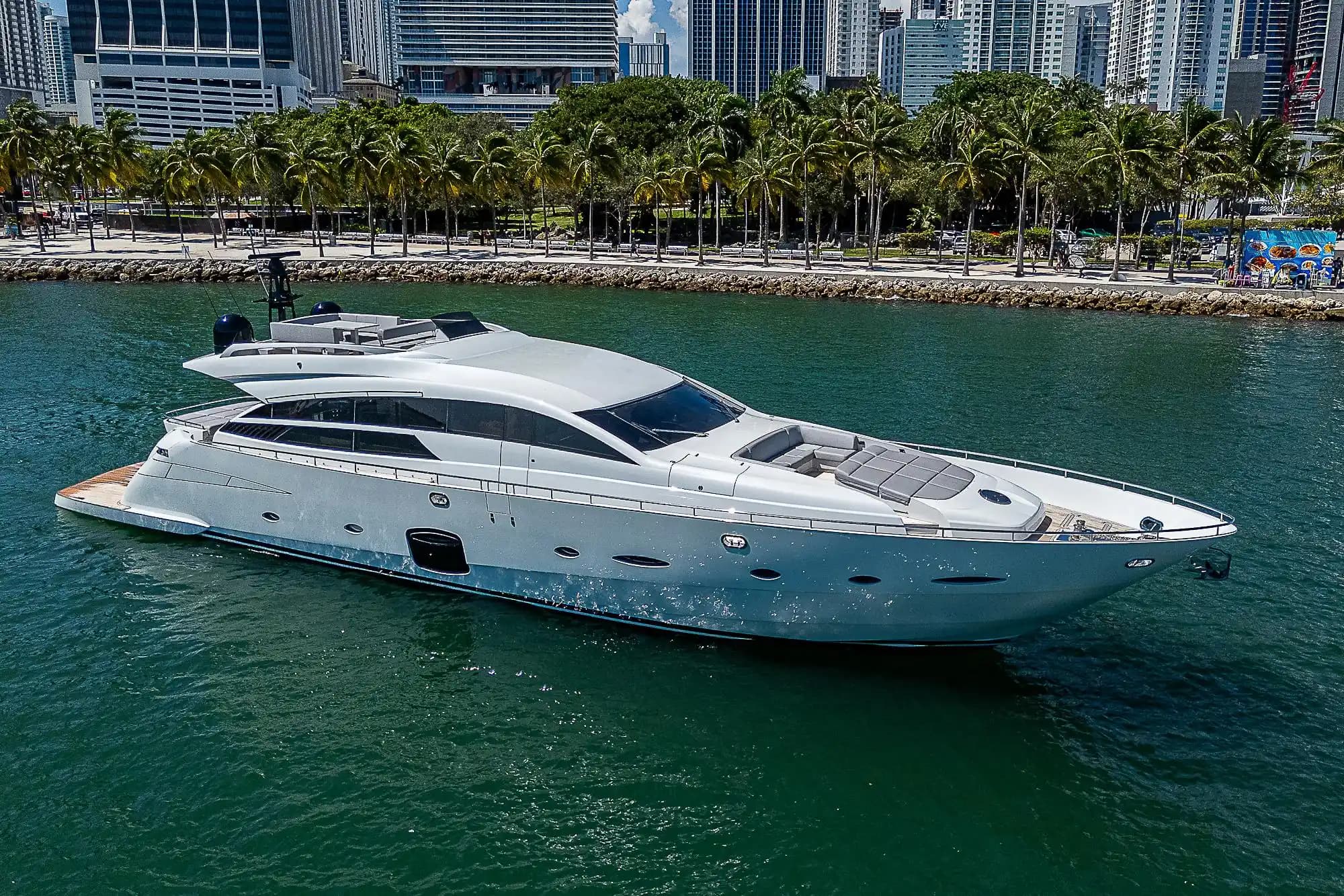 2013 Pershing 92' for Sale in Miami, Florida Flybridge 5
