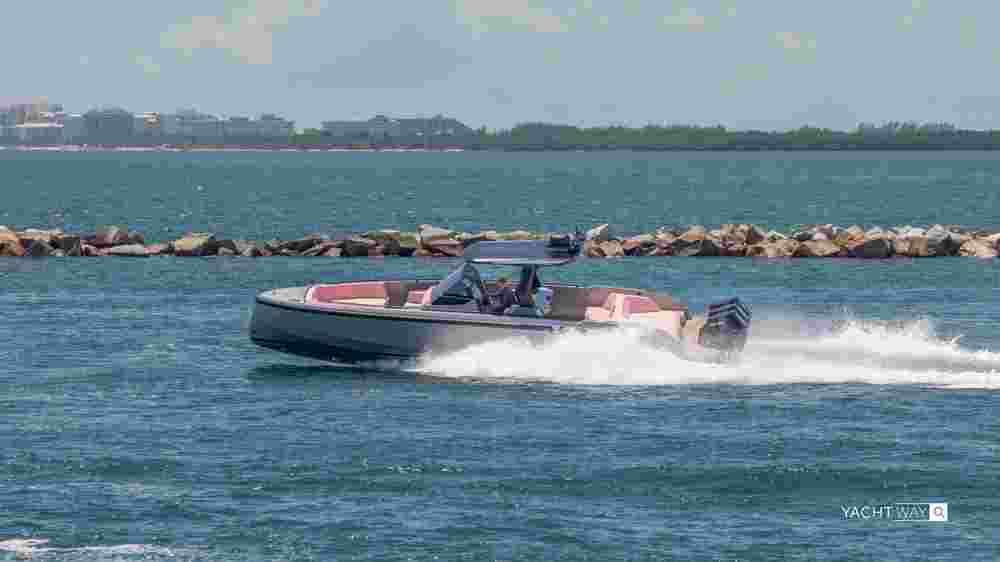 2026 Vanquish Yachts VQ40 Sports Line Outboard