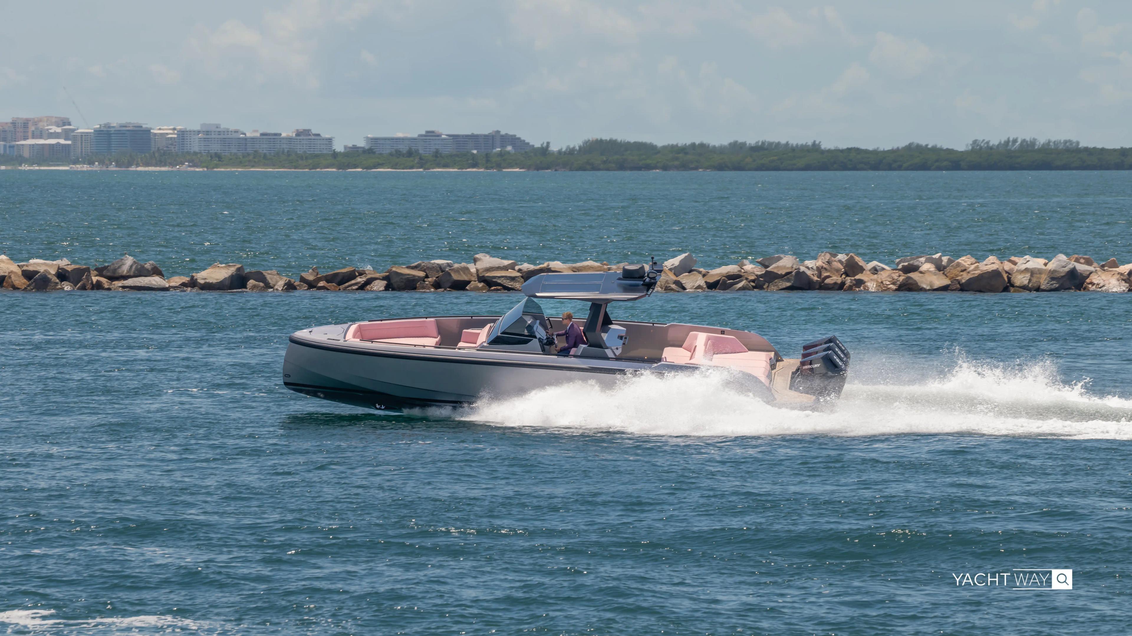 Vanquish Yachts VQ40 Sports Line Outboard For Sale