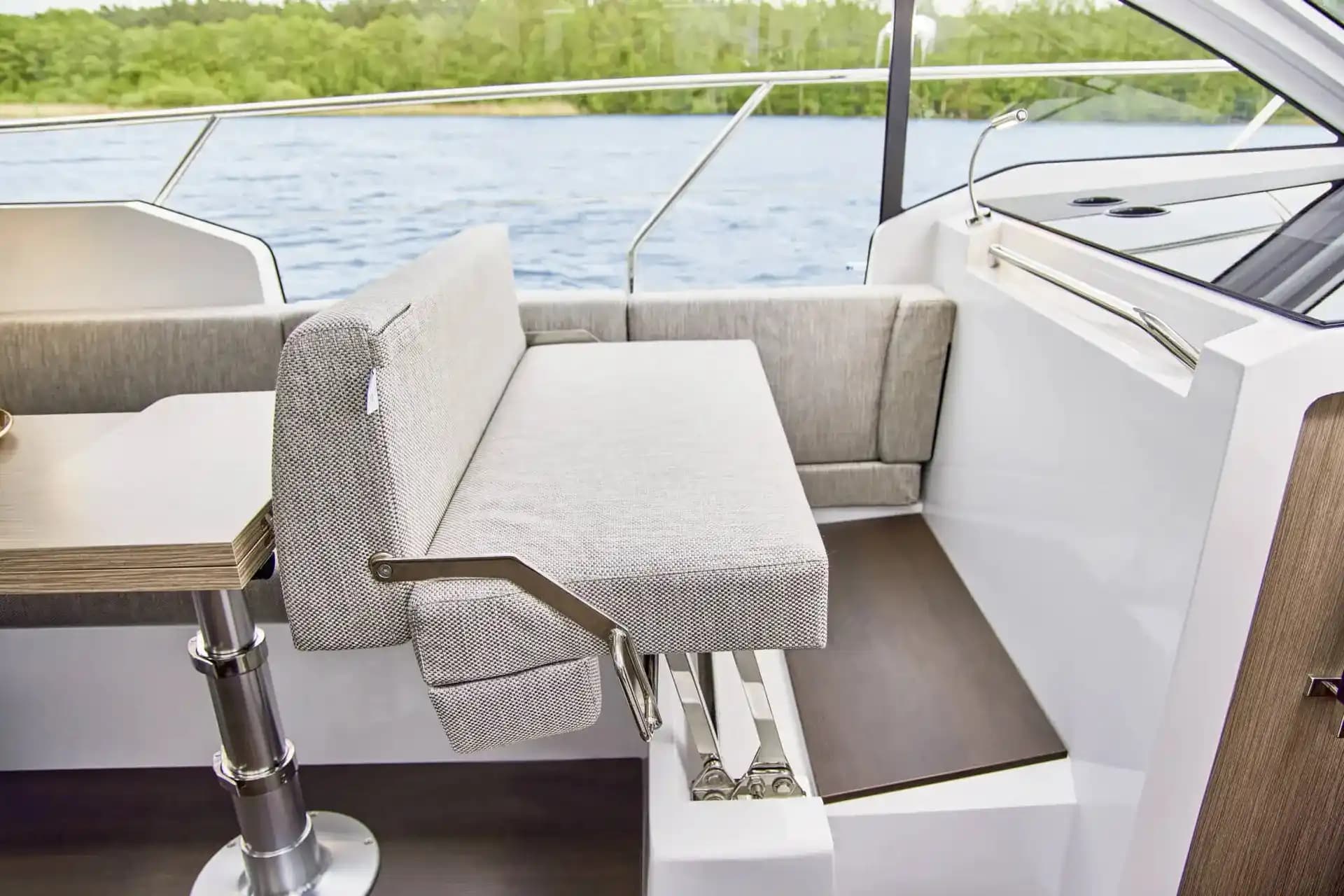 2026 SEALINE C335 for Sale in Greifswald, DE Motor Yacht 1