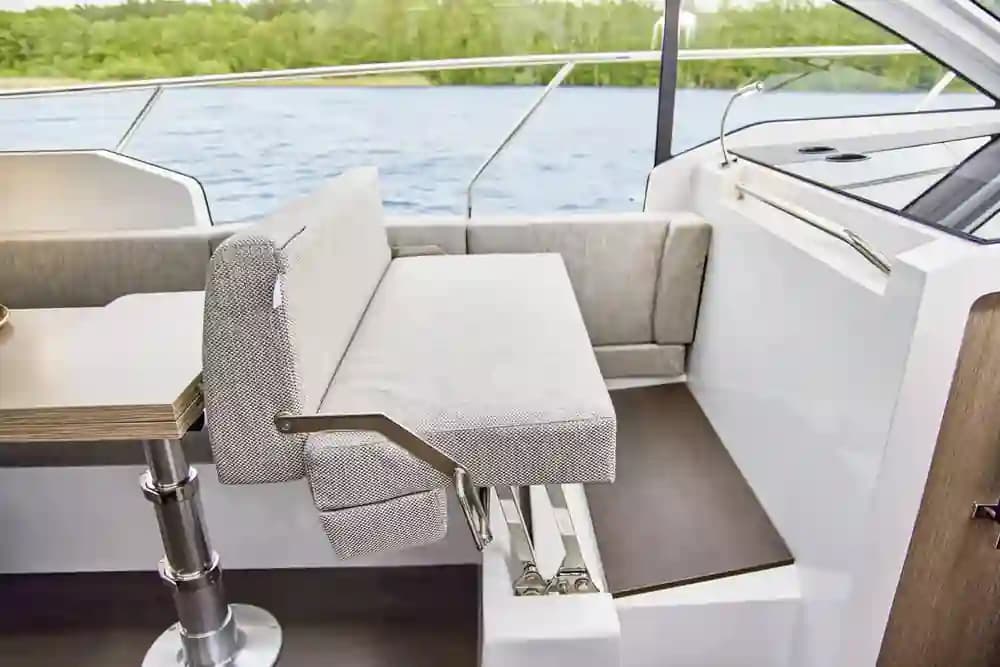 2026 SEALINE C335 for Sale in Greifswald, DE Motor Yacht 2