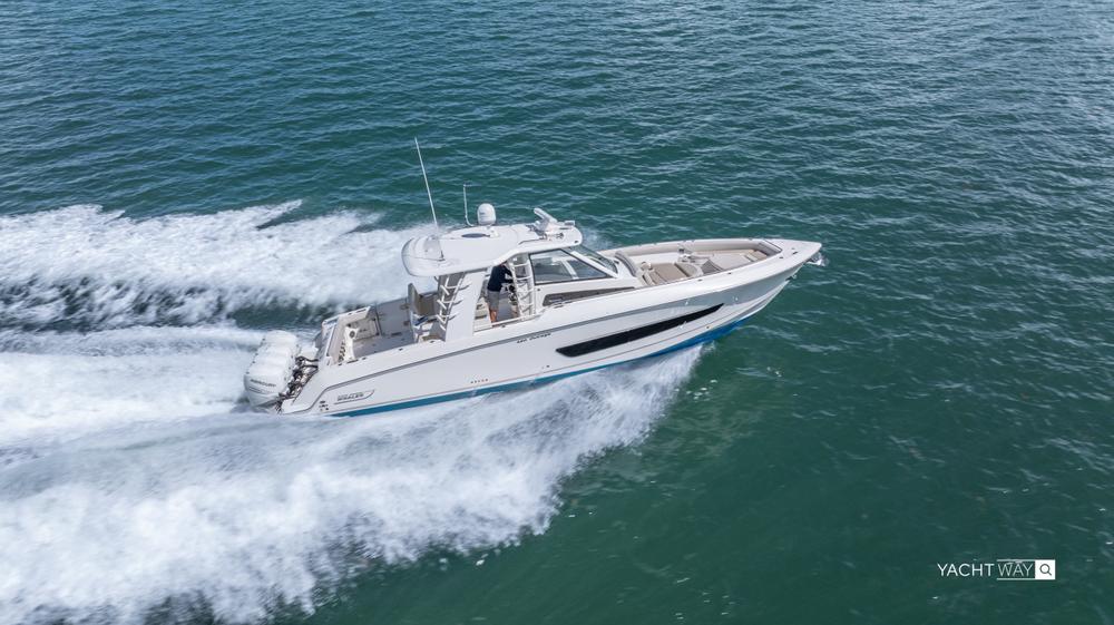 2018 Boston Whaler 420 Outrage