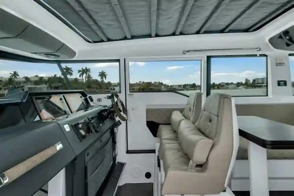 2023 Axopar 37 XC Cross Cabin te koop in Miami, Florida Center Console 2