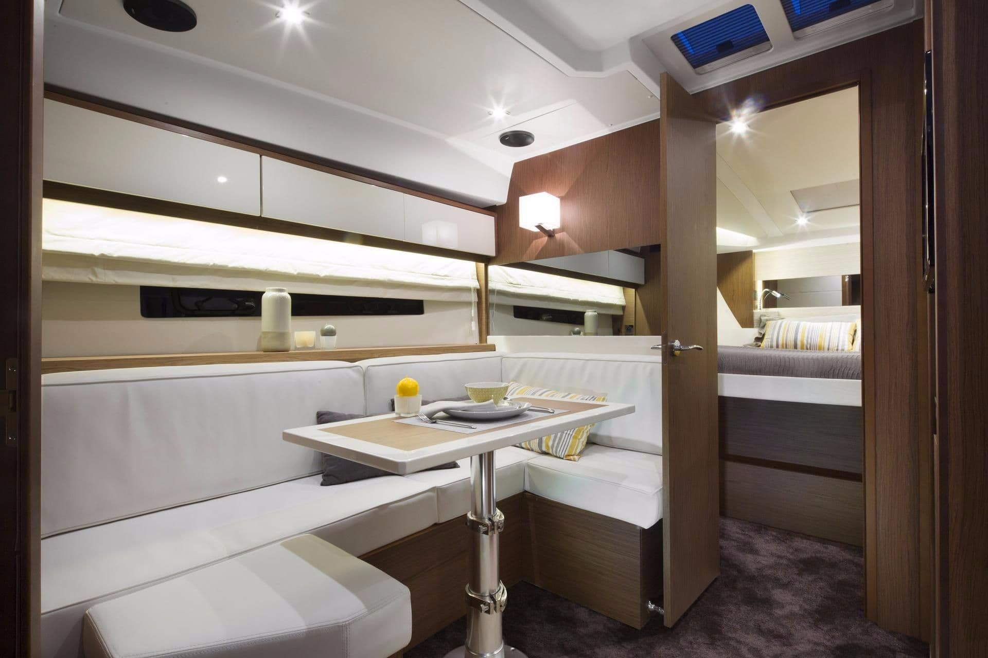 2018 Jeanneau Leader 40 à vendre à Miami, Florida Express Cruiser 1