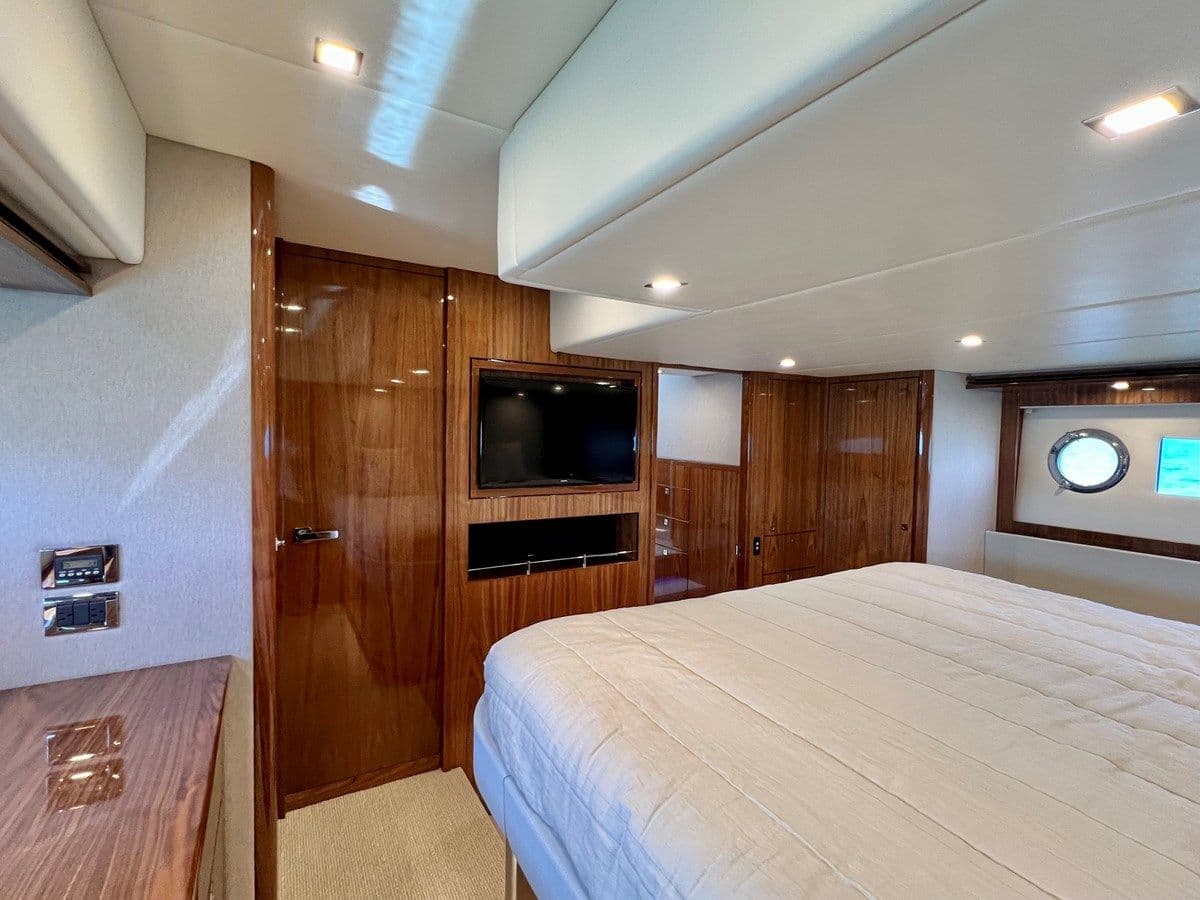 2019 Riviera 5400 Sport Yacht Sold in Miami, Florida Motor Yacht 5