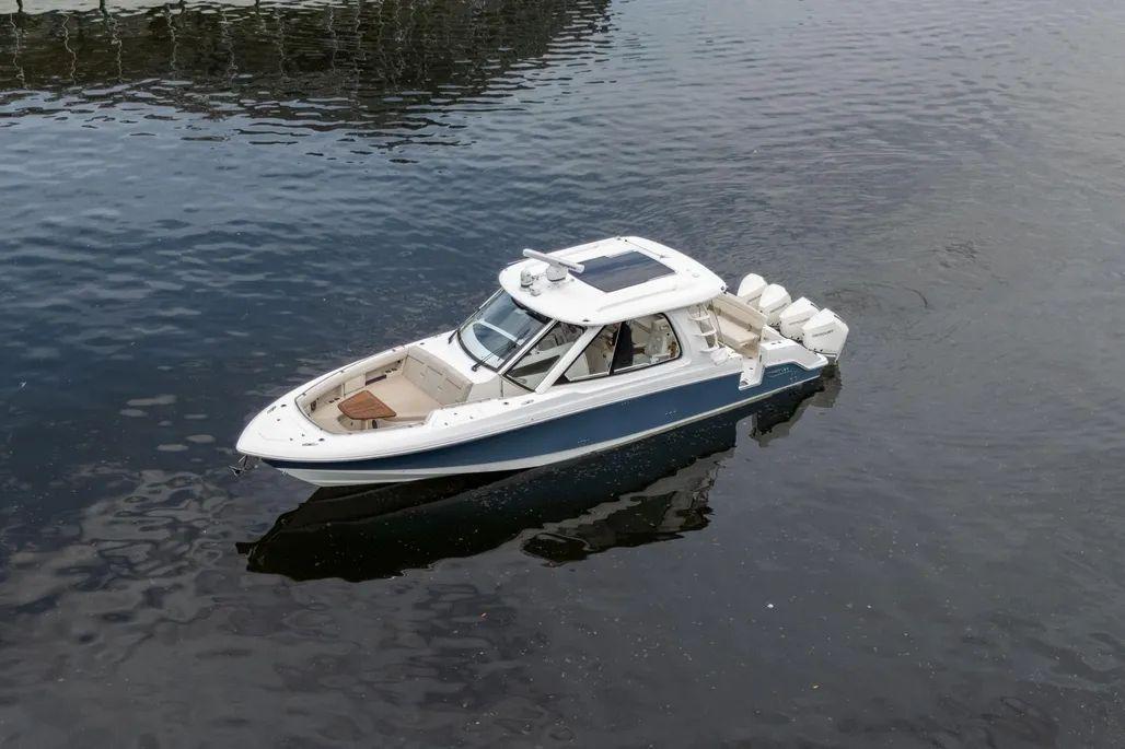 Boston Whaler 380 Realm in vendita