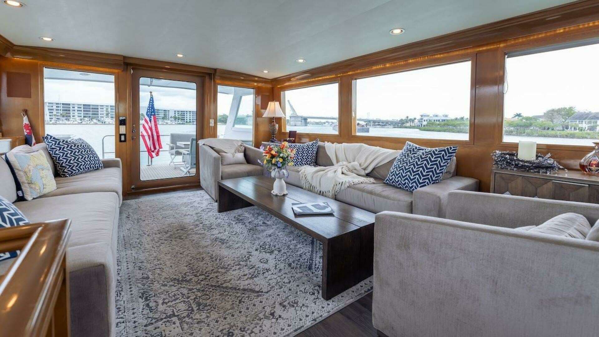 1998 Hatteras 74 Sport Deck for Sale in Jupiter, Florida Motor Yacht 5