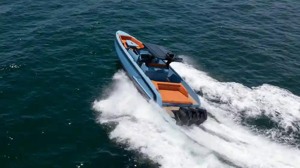 Vanquish Yachts VQ40 Sports Line Outboard For Sale