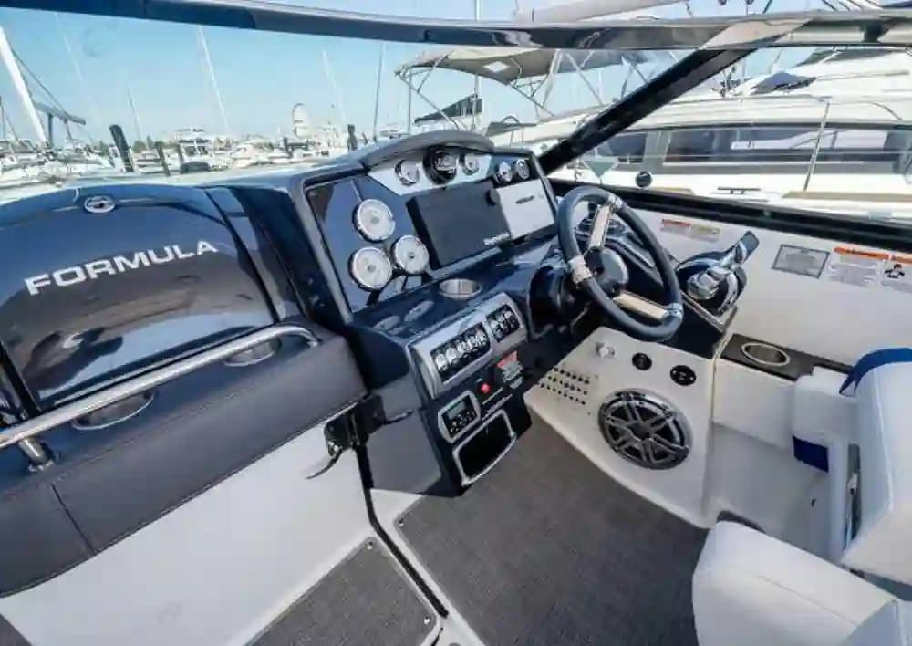 2020 Formula Boats 350 Crossover Bowrider Sold in Chicago, Illinois Bowrider 2