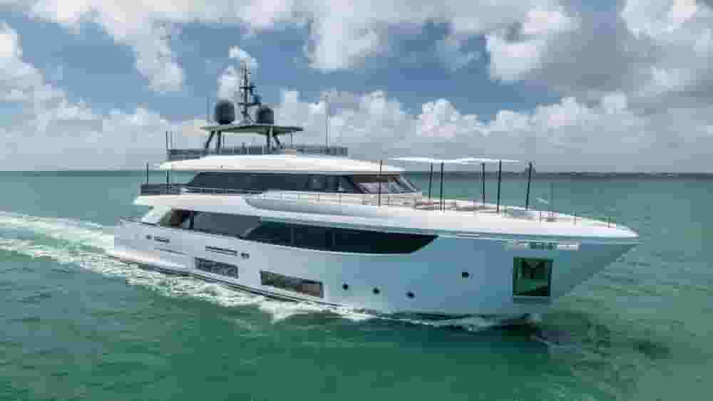 2023 Custom Line Navetta 33
