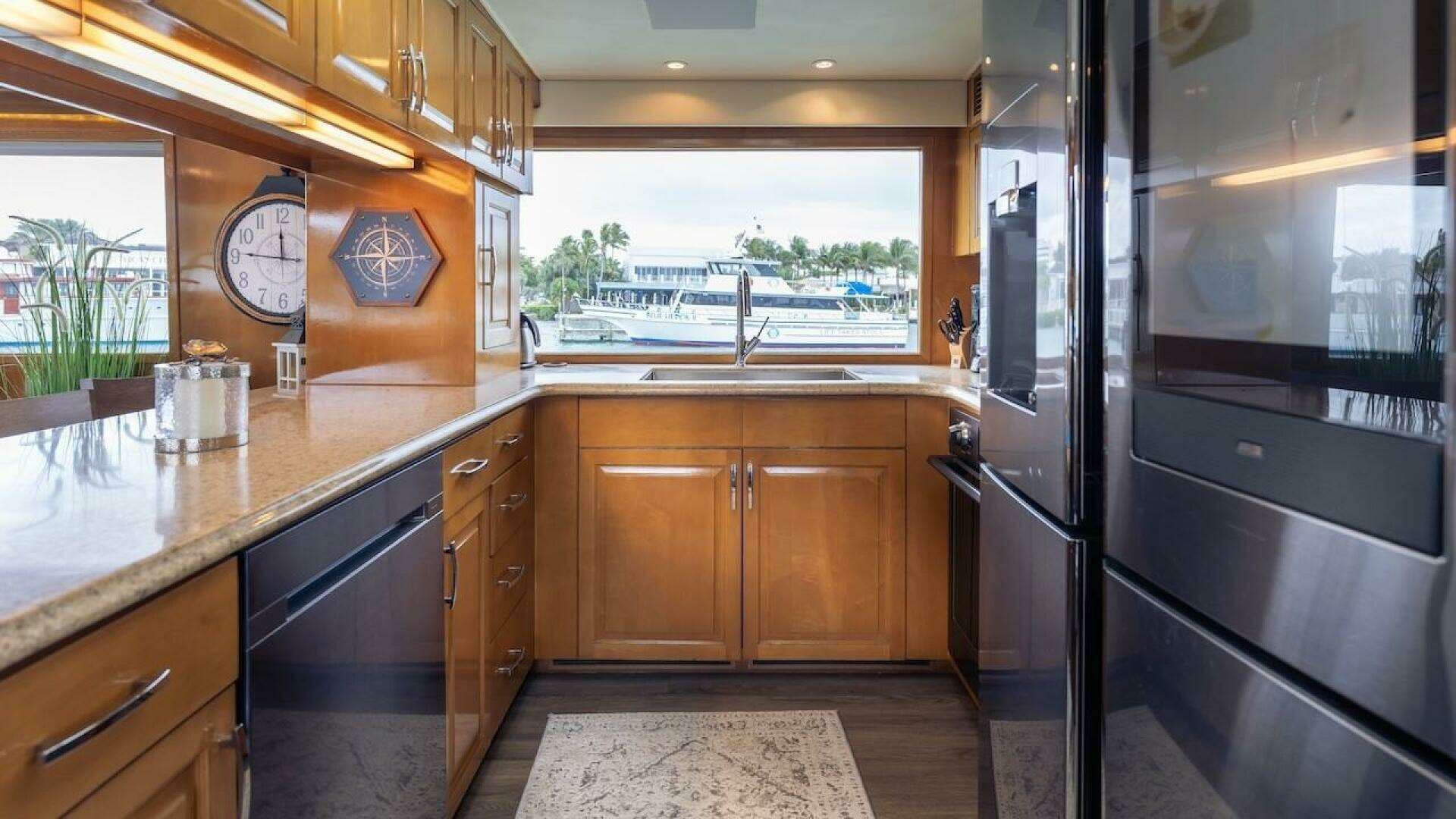 1998 Hatteras 74 Sport Deck for Sale in Jupiter, Florida Motor Yacht 1