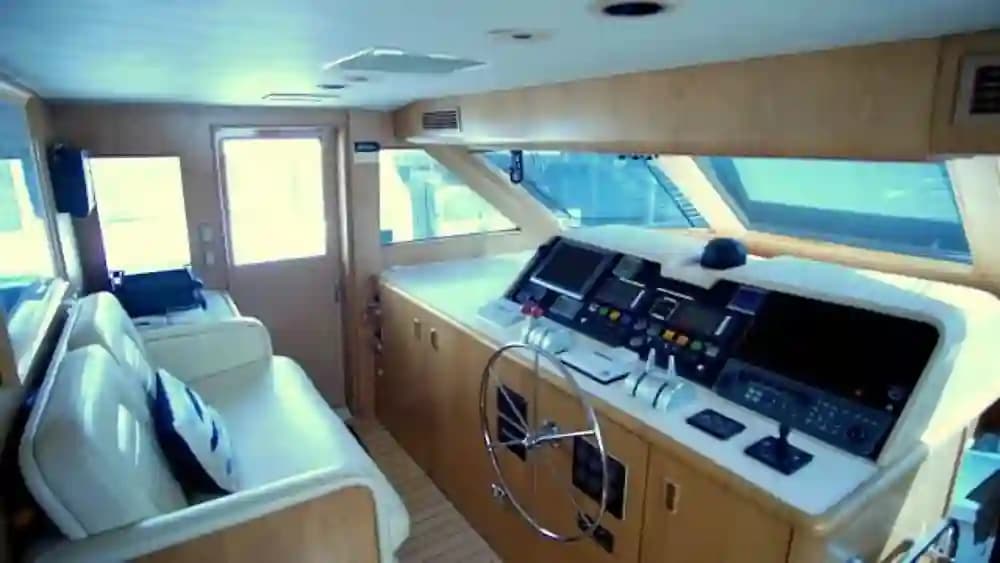 1997 Hatteras 70 Sport Deck for Sale in Lighthouse Point, Florida Motor Yacht 2
