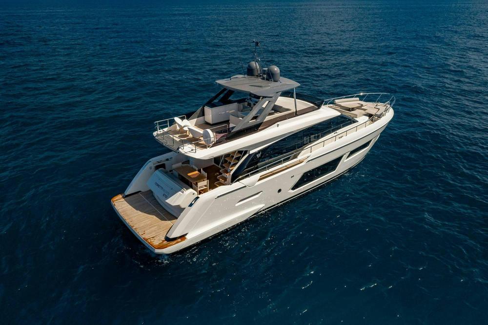 2020 Ferretti Yachts 670