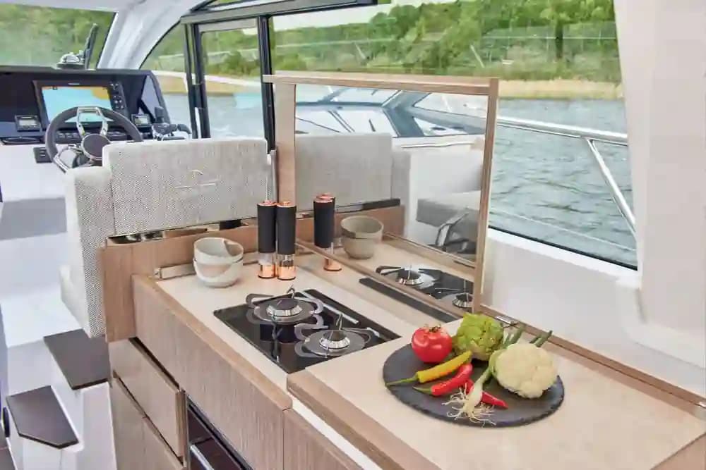 2026 SEALINE C335 for Sale in Greifswald, DE Motor Yacht 3