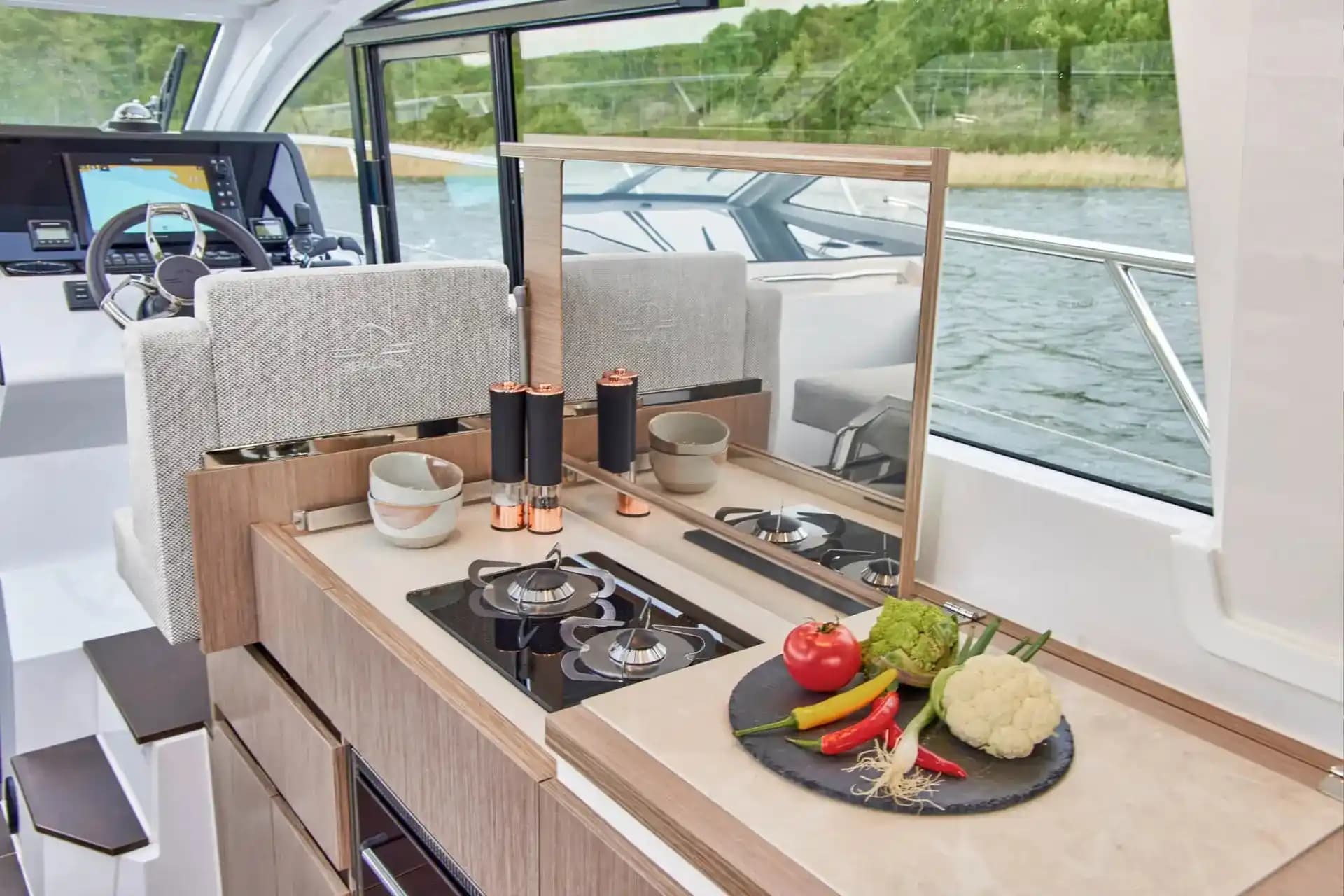 2026 SEALINE C335 for Sale in Greifswald, DE Motor Yacht 3
