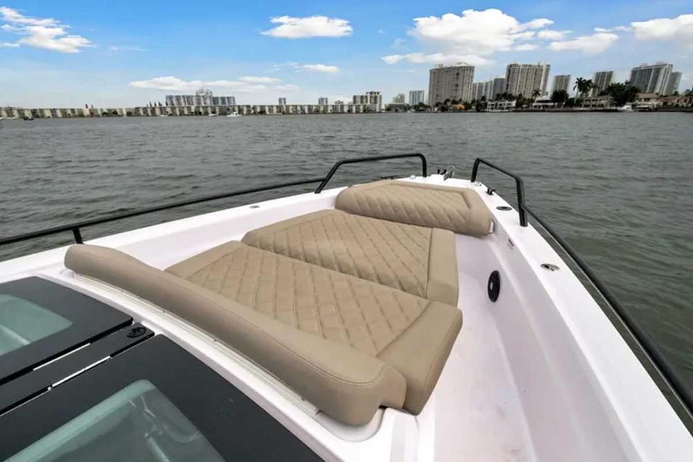 2023 Axopar 37 XC Cross Cabin