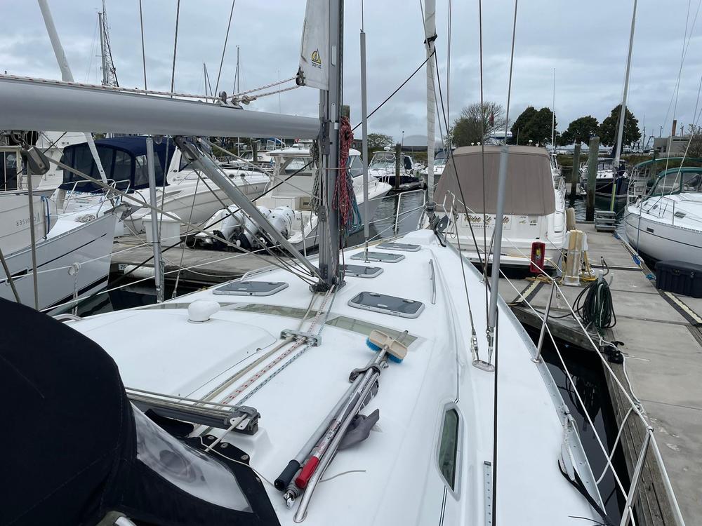 2004-beneteau-oceanis-clipper-393-sail-9604457-20241106070352508-1_XLARGE.jpg