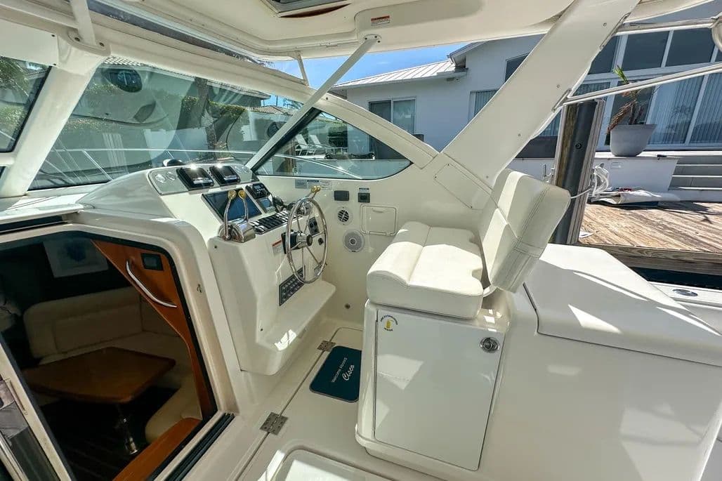 2006 Tiara Yachts 3200 Open for Sale in Deerfield Beach, Florida Express Cruiser 2