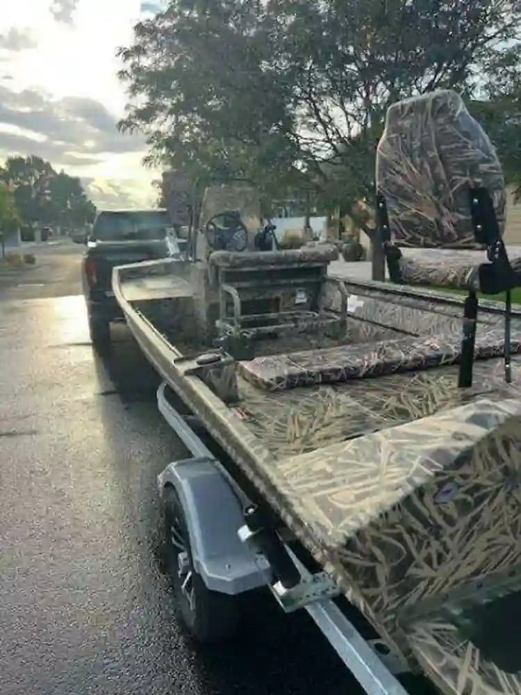 Lowe Roughneck 1860 CC te koop