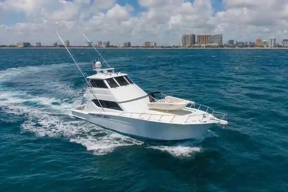 Hatteras 60' Enclosed Bridge in vendita