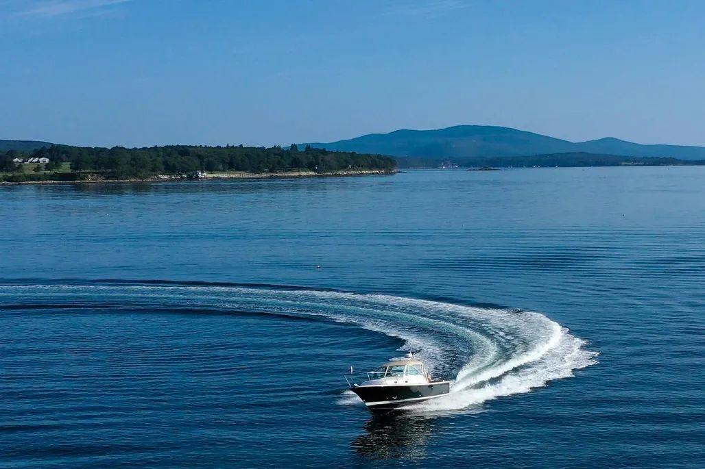 Hunt Yachts Surfhunter 29 For Sale