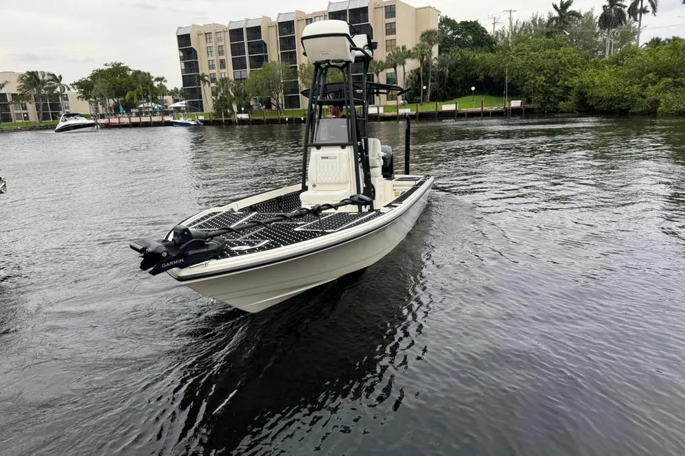 2024 Pathfinder Boats 2500 Hybrid