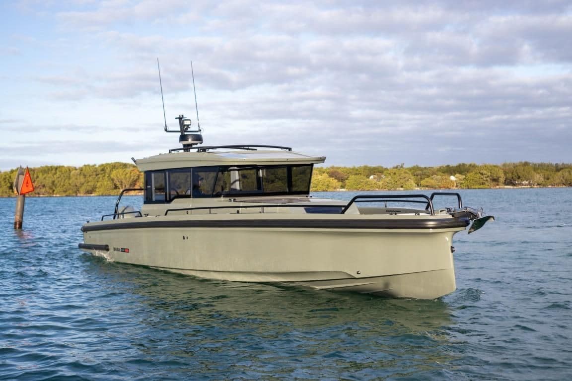 2024 Brabus Marine Shadow 900 XC Cross Cabin for Sale in Sarasota, Florida Motor Yacht 4