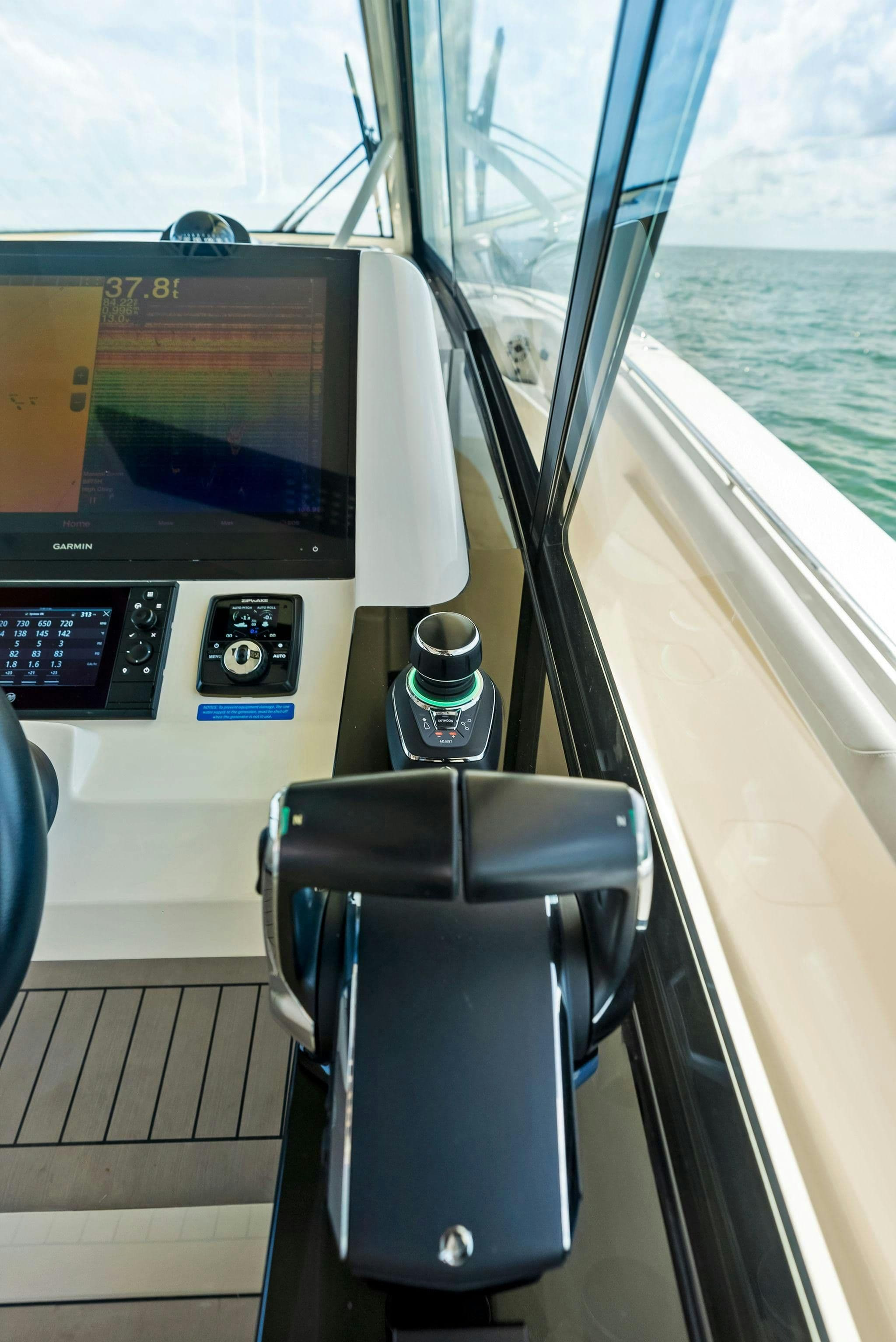 2022 Scout Boats 530 LXF for Sale in Stuart, Florida Walk-around Boats 5