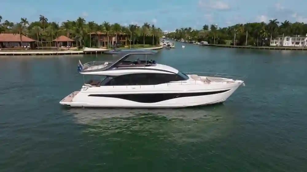 2022 Princess Yachts Y72 Sold in Miami Beach, Florida Motor Yacht 3