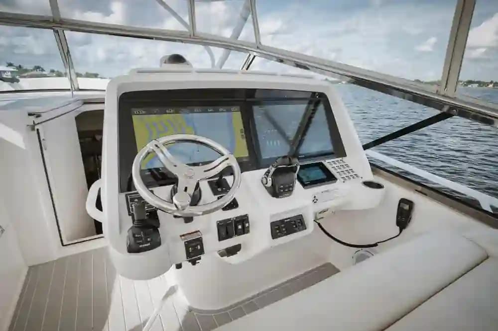 2018 Intrepid Powerboats 475 Sport Yacht in vendita a Stuart, Florida Express Cruiser 5