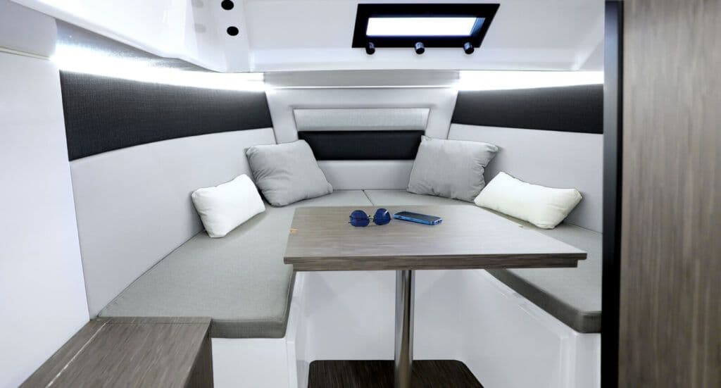 2025 Ranieri International Next 275 LX for Sale in Miami, Florida Center Console 4