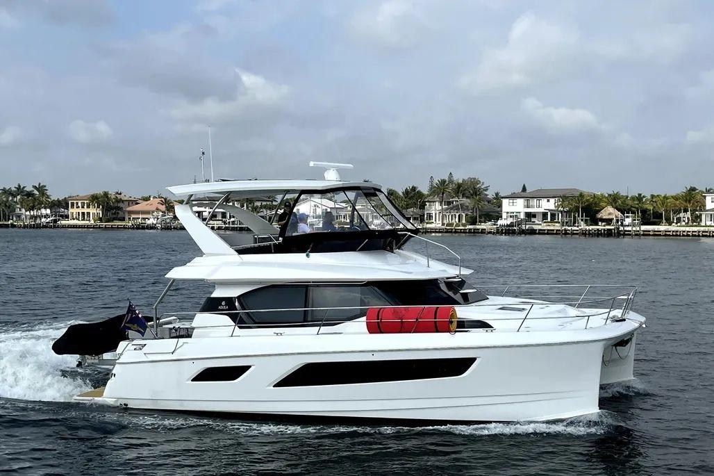 Aquila 44 Yacht For Sale
