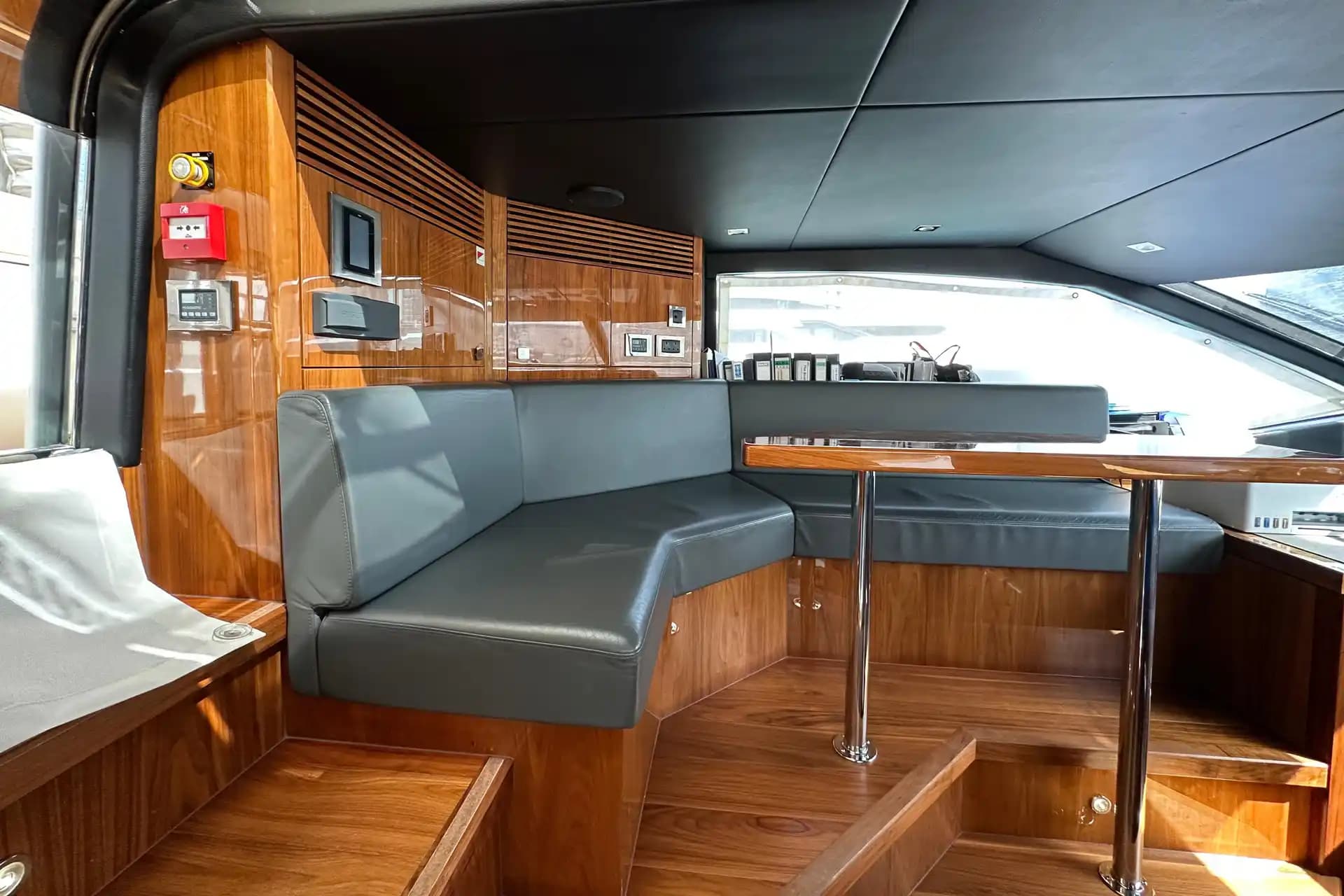2018 Sunseeker 95 Yacht for Sale in Dubai, AE Motor Yacht 1