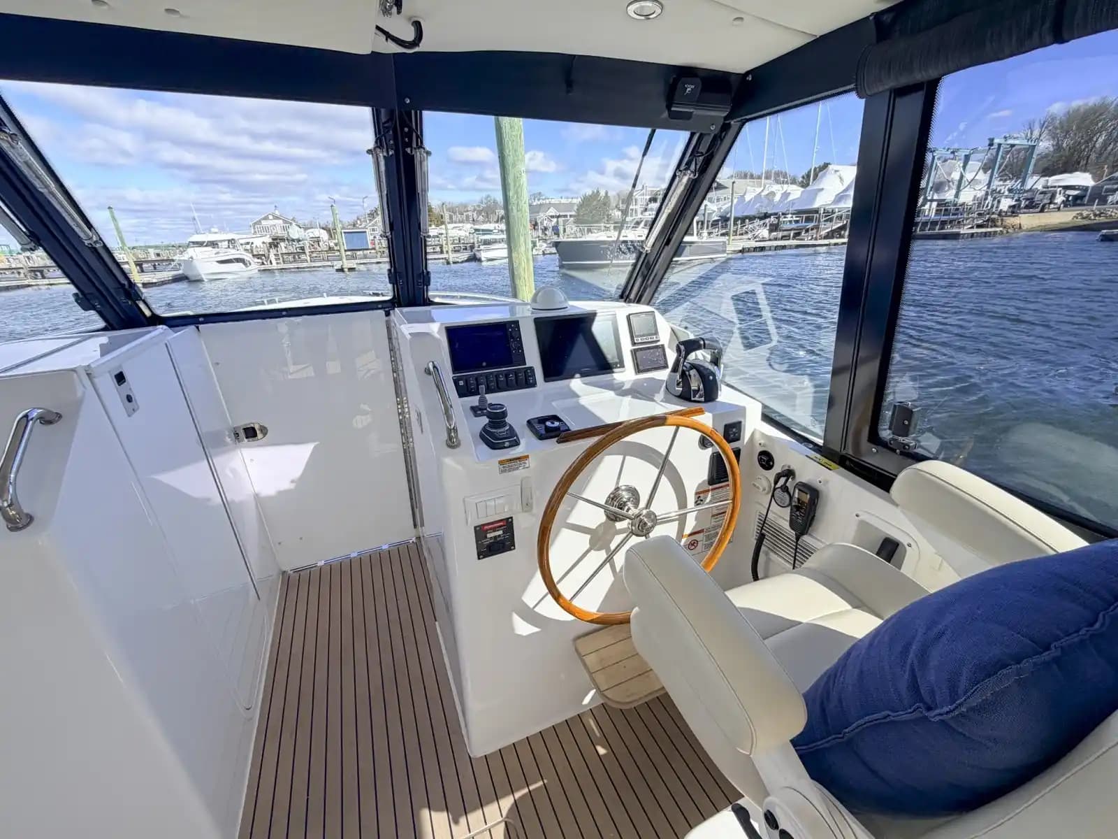 MJM Yachts 3 for Sale