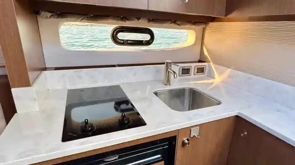 2018 Sea Ray Sundancer 350 Coupe te koop in Miami, Florida Express Cruiser 2