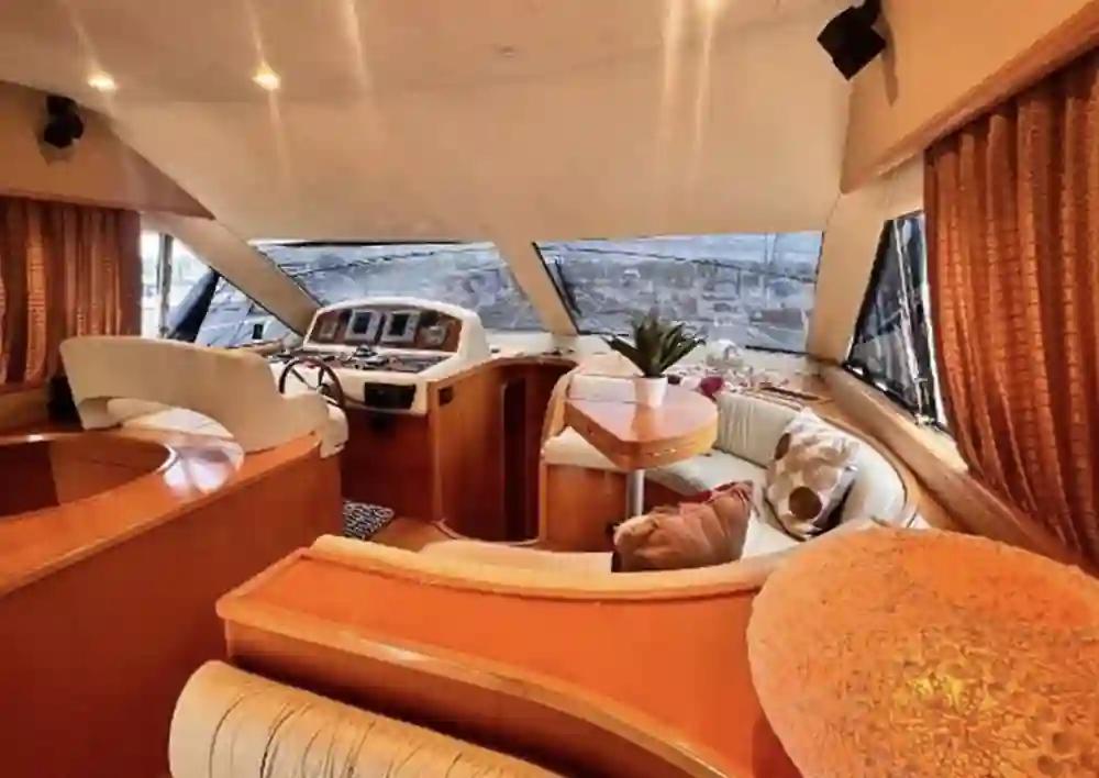 Uniesse Flybridge 48 zum Verkauf