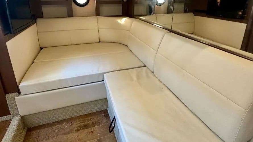 2018 Sea Ray Sundancer 350 Coupe te koop in Miami, Florida Express Cruiser 4