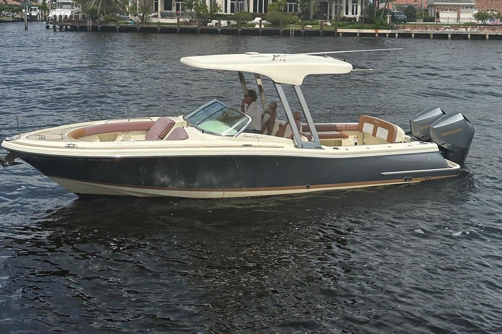 2019-chris-craft-calypso-26-power-9055455-20240705092454630-1_XLARGE.jpg