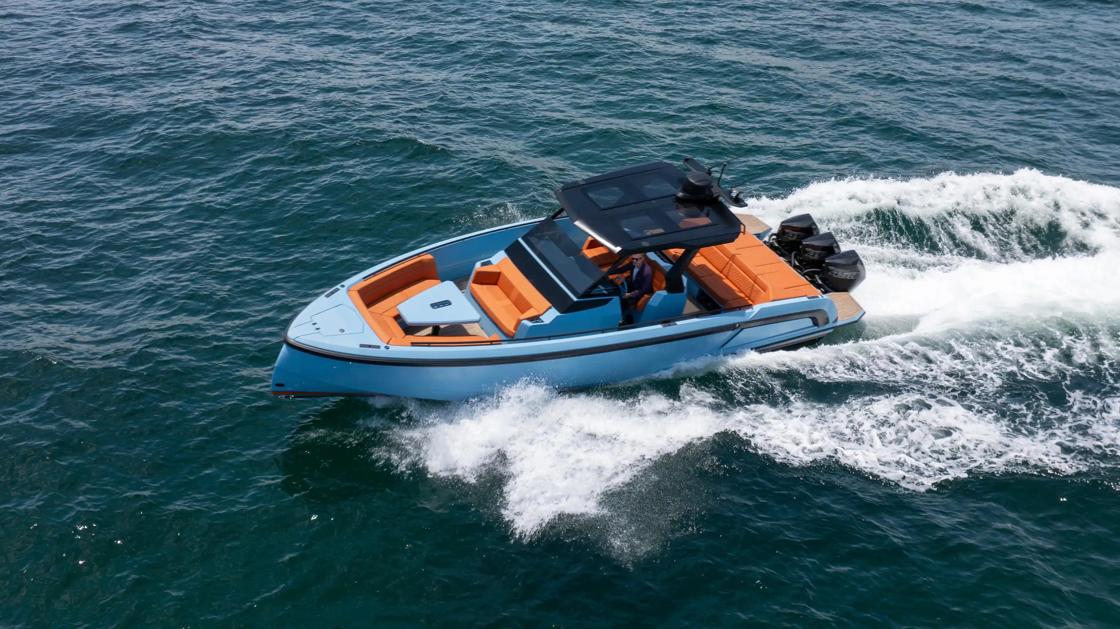 Vanquish Yachts VQ40 Sports Line Outboard For Sale