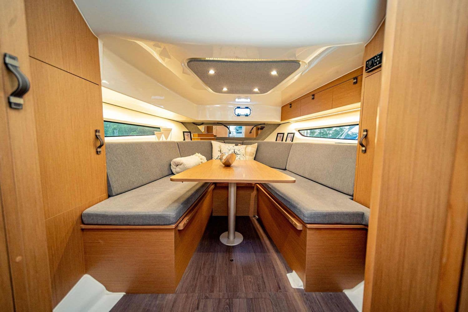 2026 Beneteau Flyer 10 for Sale in Dartmouth, Massachusetts Express Cruiser 1