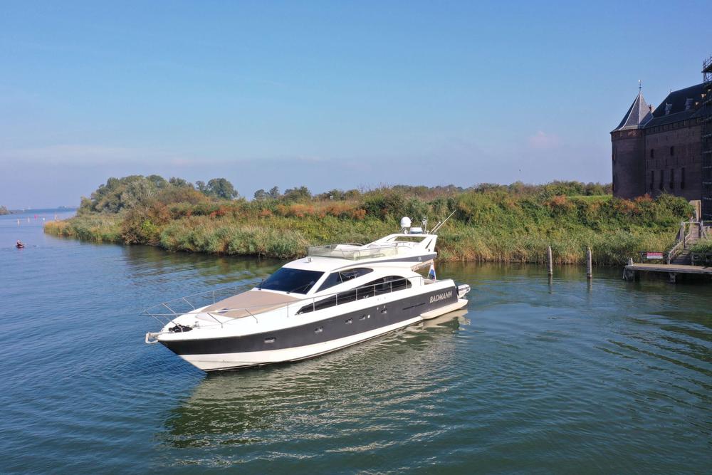 2003 Ferretti Yachts 530