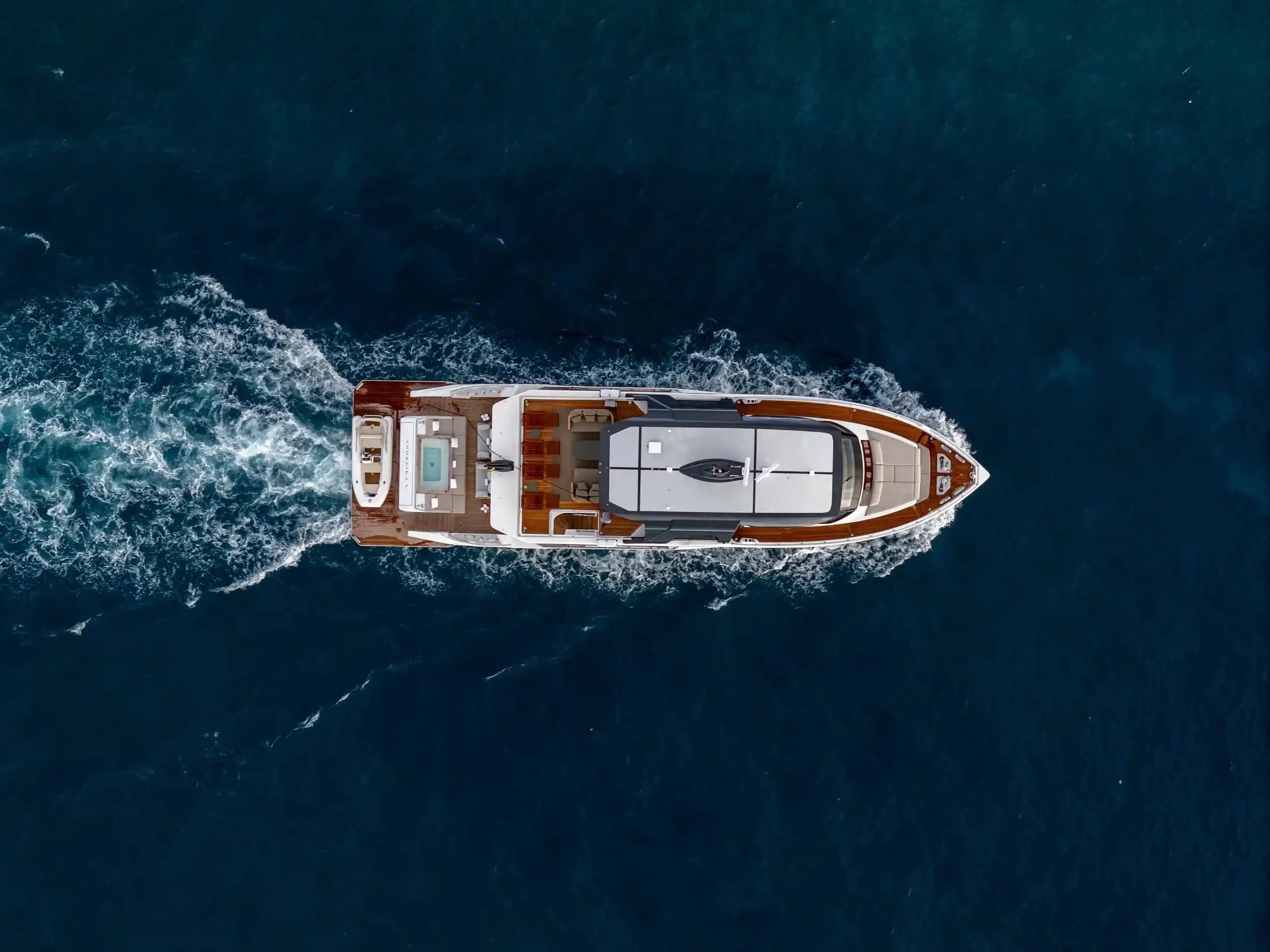 Alpha Custom Yachts Squalo 100 zum Verkauf