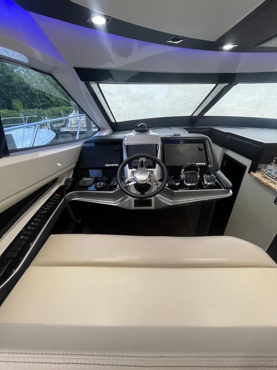 Marquis 500 Sport Yacht for Sale
