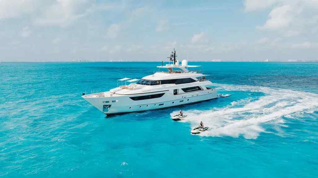 Yacht