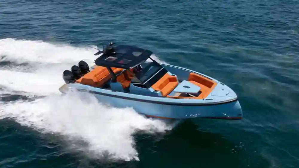 Vanquish Yachts VQ40 Sports Line Outboard For Sale