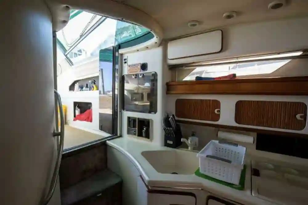 1990 Sea Ray Sundancer 420 for Sale in Smith Mountain Lake, Virginia Express Cruiser 2